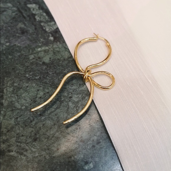🆕 18k Gold plated big ribbon loop earring - Picture 5 of 5